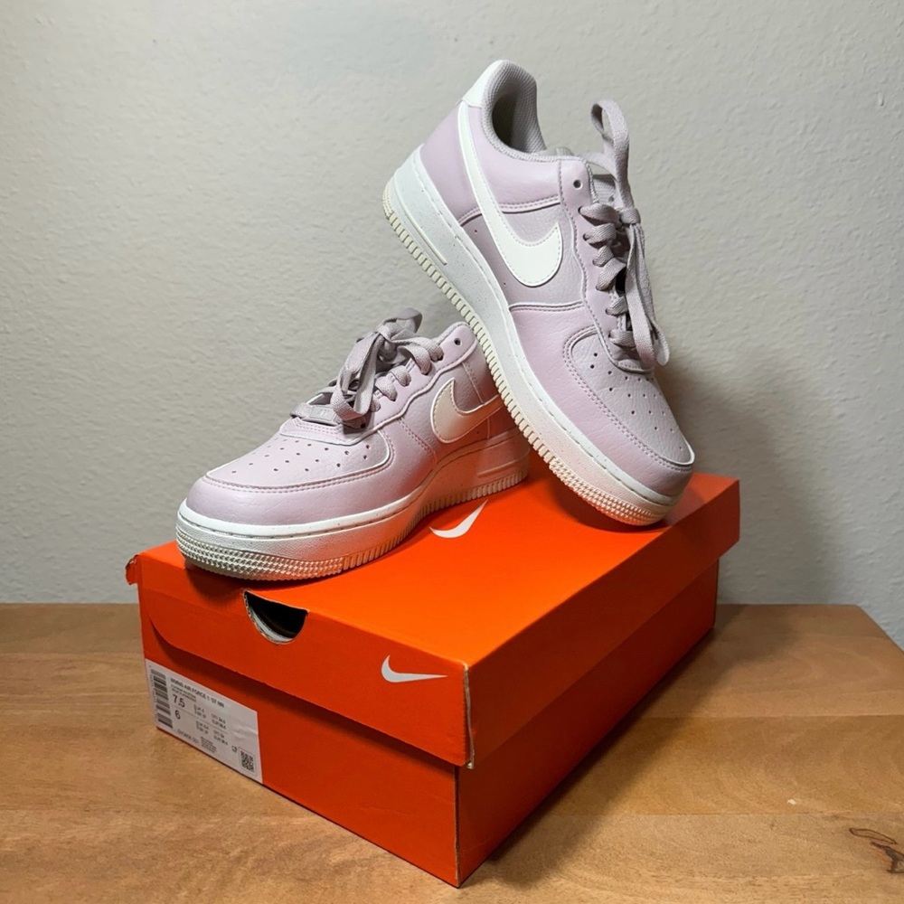 The Womens AIR FORCE 1 07 from Nike Platinum Violet Sail